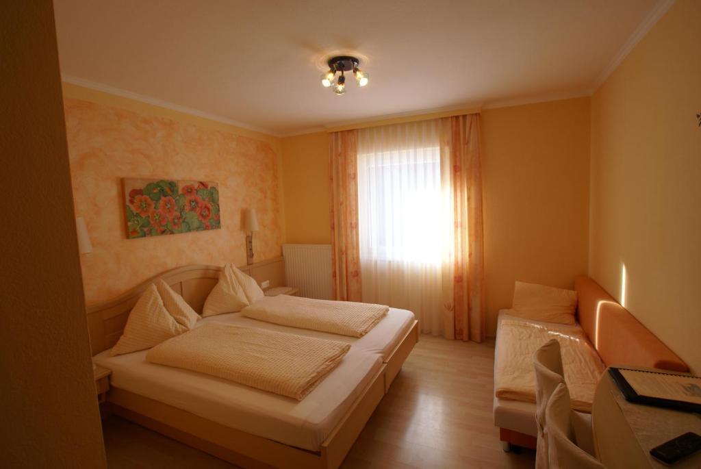 Gasthof Hotel Zur Post Ferlach Rom bilde
