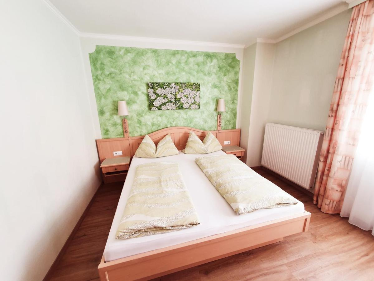 Gasthof Hotel Zur Post Ferlach Rom bilde